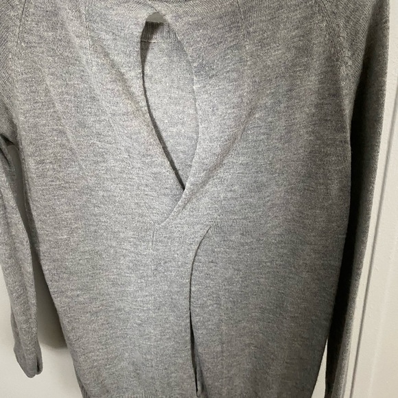 Forever 21 open back detail sweater - Picture 2 of 5